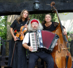Café Hummel lädt zum kleinsten Ball der Welt
