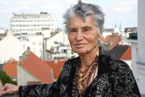 2008 wurden im Rahmen von "Eine Stadt.Ein Buch" 100.000 Gratisbücher für Wiener Leser von Klügers Roman 'weiter leben. Eine Jugend' verteilt. © echo medienhaus