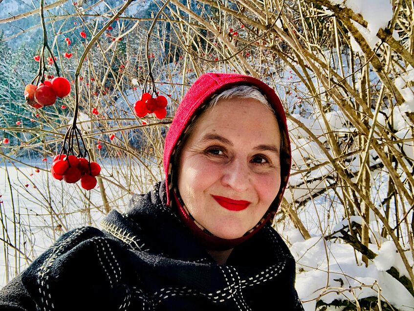 Schauspielerin Birgit Lehner hat sich der Erzählkunst verschrieben und begeistert Besucher bei "Märchengarten". © Birgit Lehner