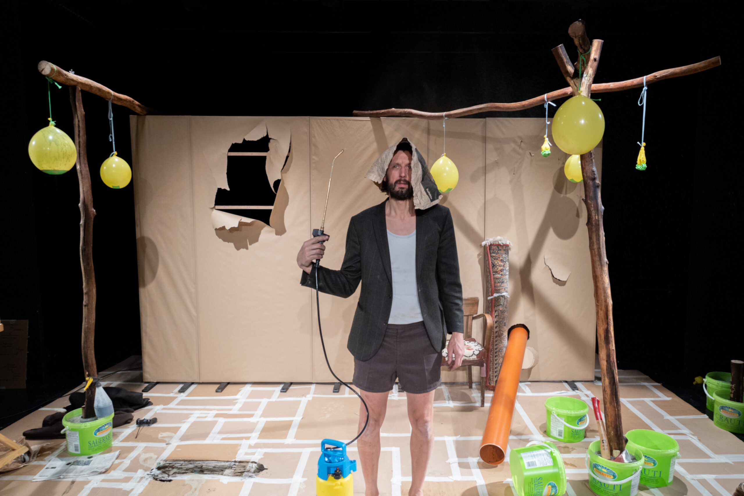 Schnecken, Clowns und Sauerkraut beim jungen Theater