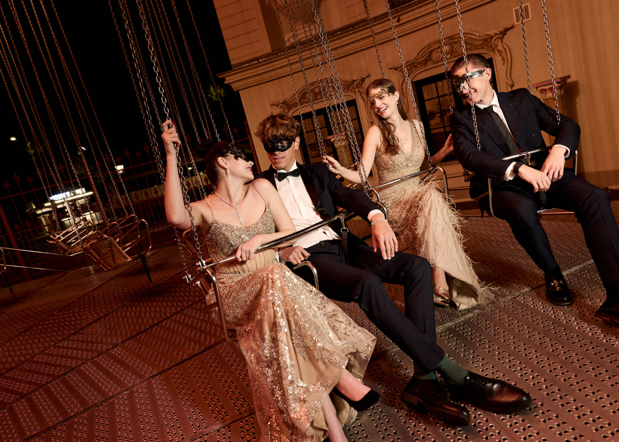 Erster Wiener Praterball: Bunter Maskenzauber im Prater Dome