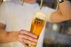 Wiens größtes Bierfestival kehrt in den Gleis//Garten zurück