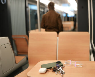 Vermissen Sie was? Hunderte Fundstücke in der Badner Bahn!