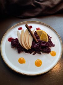 Fruchtige Rotkraut-Apfel-Pfanne: Winterrezept aus der Hollerei