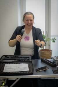 ine DJane hat für die richtige musikalische Stimmung bei der Eröffnung gesorgt.