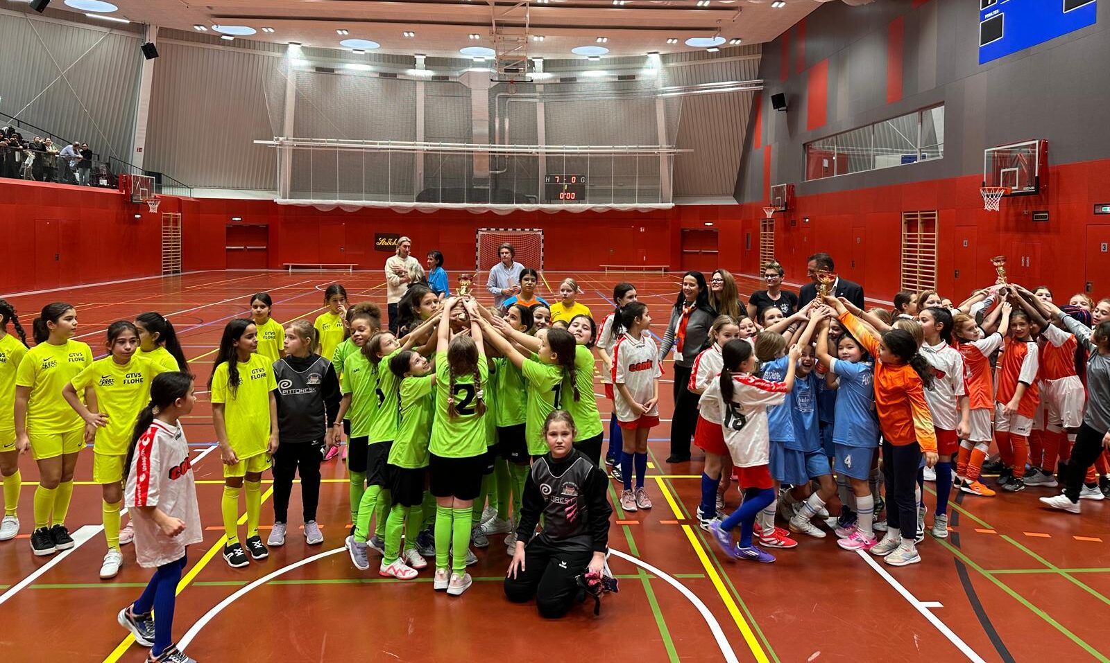 Anpfiff: Hallenfußball-Premiere begeistert Kids in Simmering