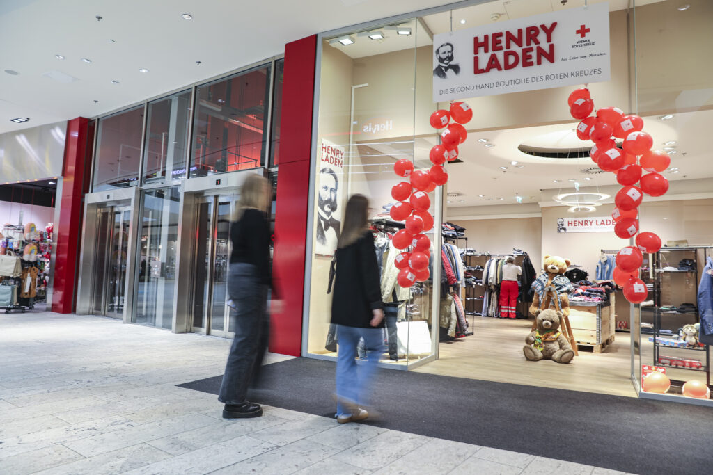 Stöbern, shoppen, Gutes tun - der Pop-up-Store des Wiener Roten Kreuzes im Huma Eleven hat vorerst bis Ende April geöffnet. © WRK/Markus Hechenberger