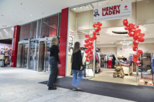 Stöbern, shoppen, Gutes tun - der Pop-up-Store des Wiener Roten Kreuzes im Huma Eleven hat vorerst bis Ende April geöffnet. © WRK/Markus Hechenberger