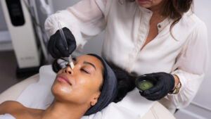 Aurora: Intensive Gesichtsreinigung als Geheimnis strahlender Haut