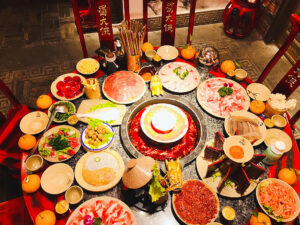 Die Sichuan-Küche ist eine der besten der Welt:. Bei einem traditionellen Hot Pot-Essen lernt man sie auf der Reise klnnen. © China Peace