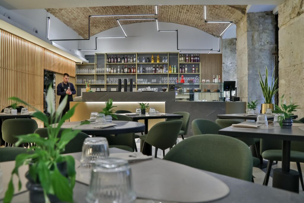 Moderne Atmosphäre zum Genießen authentischer neapolitanischer Küche. © Andreas Lepsi/Robin Consult 