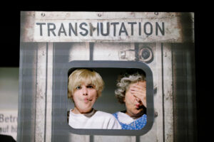 Wenn Oma wieder fünf ist: Nöstlinger-Spaß im Grätzel