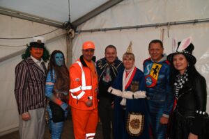 Bis hin zum Team der Bezirksvorstehung Simmering kamen viele Besucher in tollen Kostümen. © BV 11