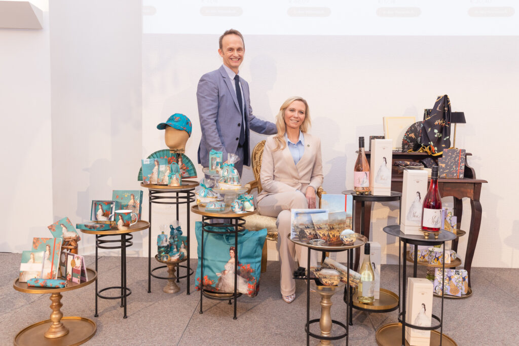 Mag. Helmut Pichler, Abteilungs-Leitung Retail & Licensing Schönbrunn Group. mit Stellvertreterin Bernadette Krische © Robin Consult/Fellner