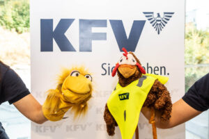 Glühwürmchen Glitzi und Henne Berta sind die Stars bei der Aufklärungs-Aktion. ©KFV/APA-Fotoservice/Greindl