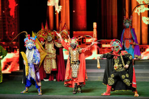 Immaterielles Kulturerbe: farbenprächtige Aufführung in der Shu Feng Ya Yun Sichuan-Oper in Chengdu. © China Peace
