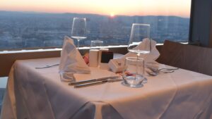 Donauturm am Valentinstag