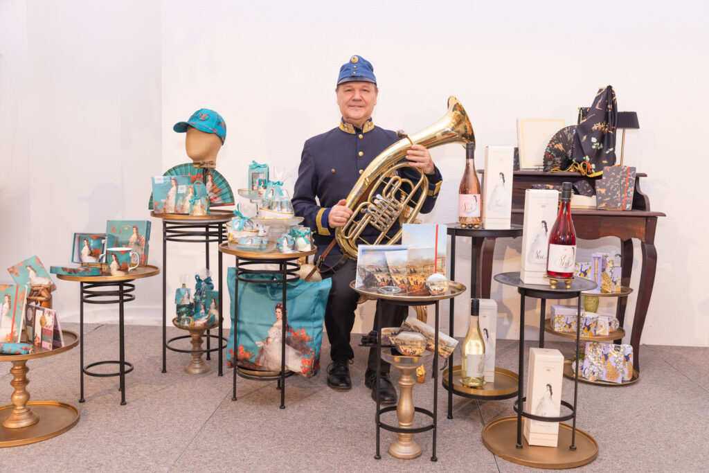 Sammlerstücke, kaiserliche Devotionalien, Suvenirs oder einfach eine kleine Überraschung warten im neuen Online-Shop. © Robin Consult/Fellner