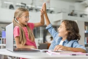 Bildung: Eine moderne Lernumgebung schafft für Simmerings Kinder den besten Start in die Zukunft. © Freepik.com