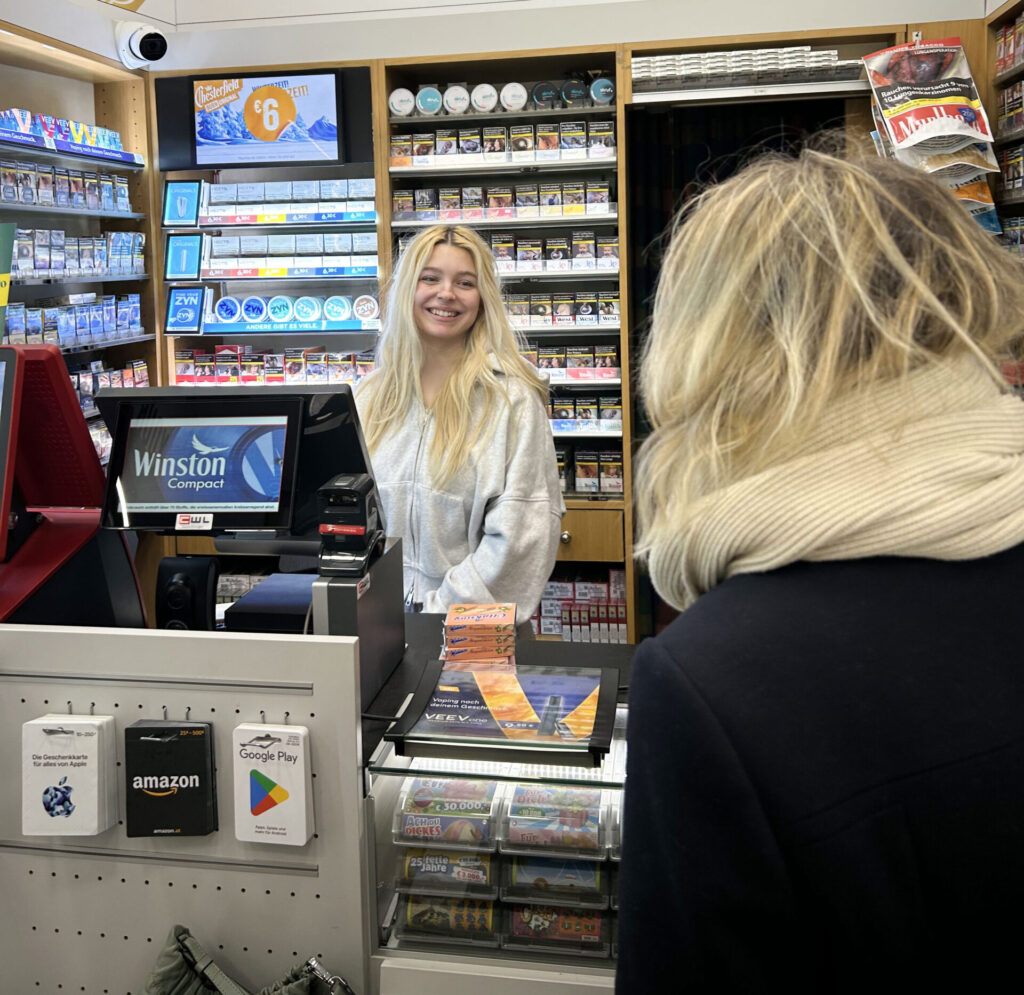 Besuch bei Shannon in der Read-Trafik: "Können nicht klagen" (Bild: Steiner).