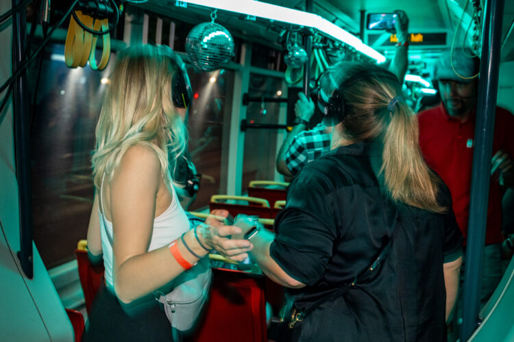 Disco auf Schiene: Party-Bim ist am Ring unterwegs