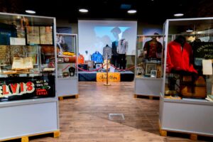 Graceland in Margareten: „Elvis & Priscilla“ rocken im 48er-Tandler