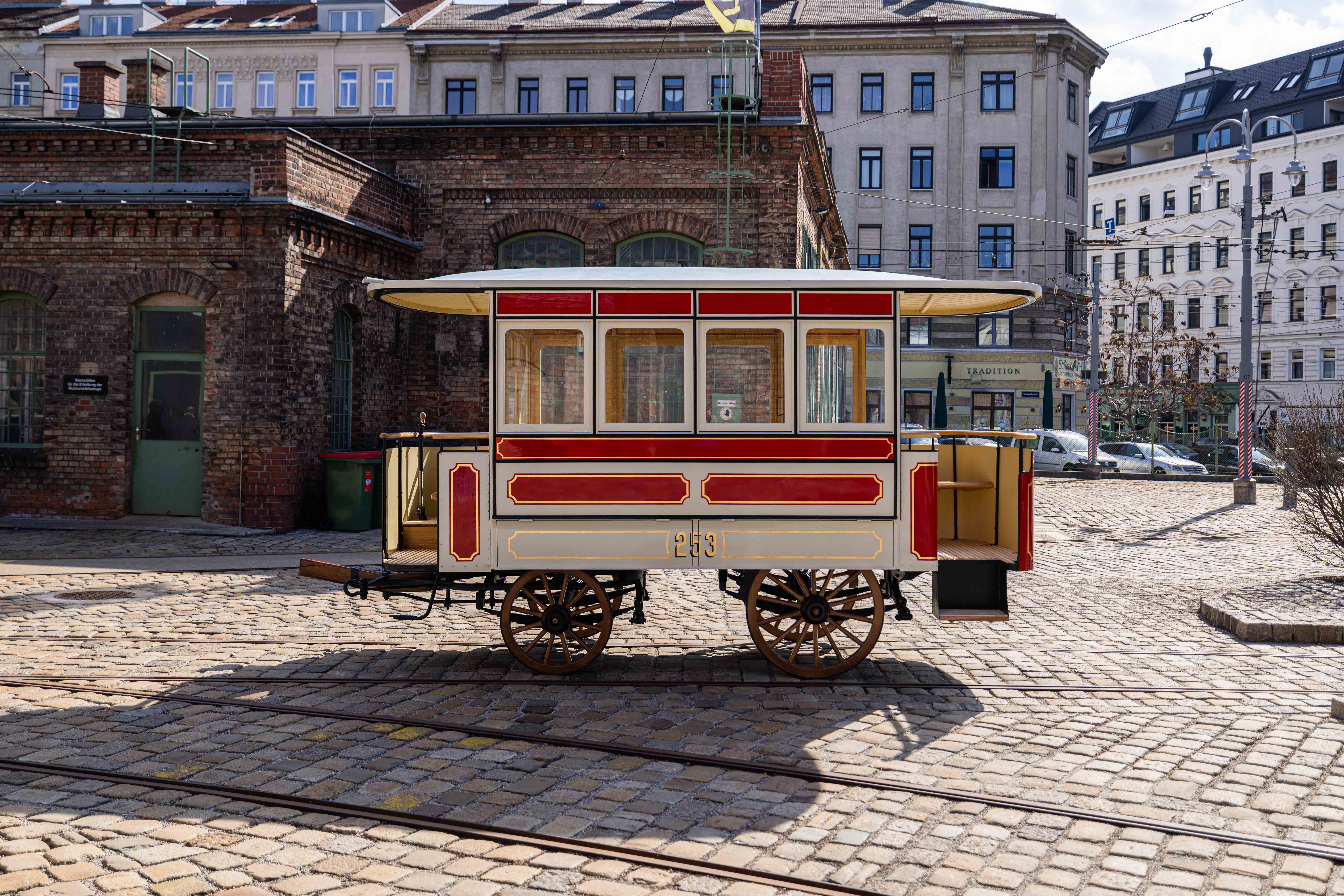 Nostalgie im Galopp: Neues Stellwagen-Exponat in Remise