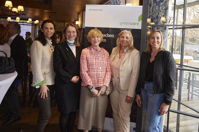 WIR für greencare X Mayer am Pfarrplatz