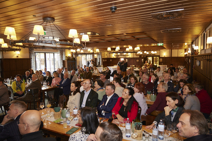 WIR für greencare X Mayer am Pfarrplatz