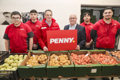 PENNY-Lehrlinge helfen bei der Team Österreich Tafel in Wien