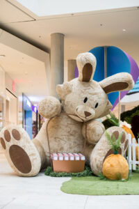 Der XL-Osterhase ist ein beliebtes Fotomotiv. © Robert Fritz