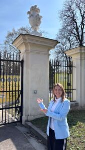 BV Johanna Zinkl freut sich über die baldige Öffnung des Engelstor © BV Hietzing