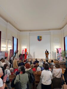 BV Steinhart hieß die Besucher willkommen und eröffnete einen informativen Nachmittag im Zeichen von Gleichstellung. © BV 11