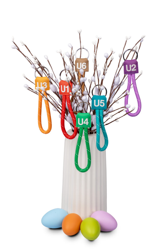 Im Shop kleine Osterüberrsachungen wie Schlüsselanhänger finden. Mit dem Osterhasen im Verkehrsmuseum Remise auf Eiersuche gehen. © Wiener Linien/Robert Peres