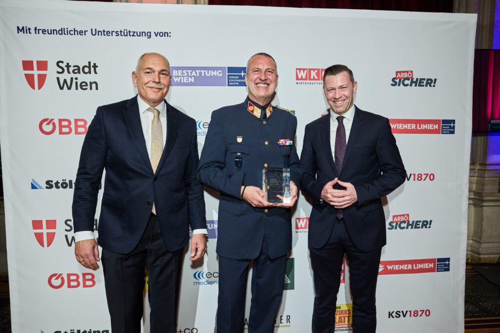 Polizeiliches Lebenswerk: Oberst Manfred Ihle gesponsert von Stölting Austria GmbH