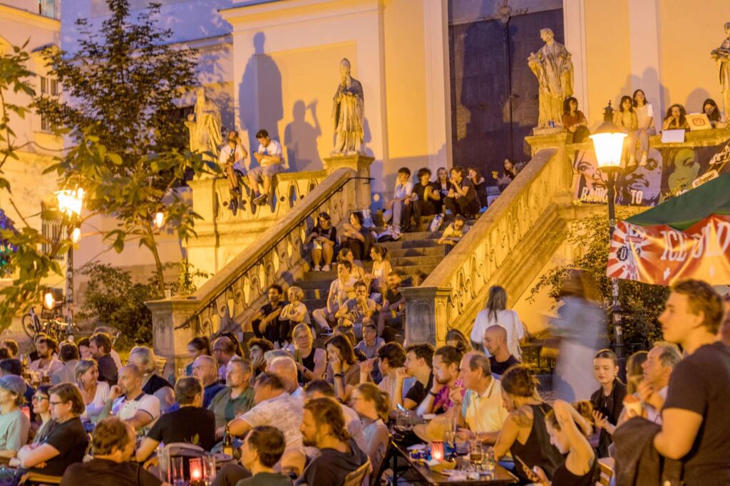 Das Finale des Neubau Vision Song Contest findet am Ulrichsplatz statt. © Kulturbezirk Neubau
