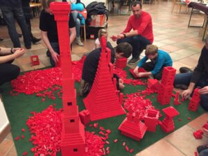 Fantasiereiche Welten entstehen mit den bunten Bausteinen vor Ort. © World of Bricks