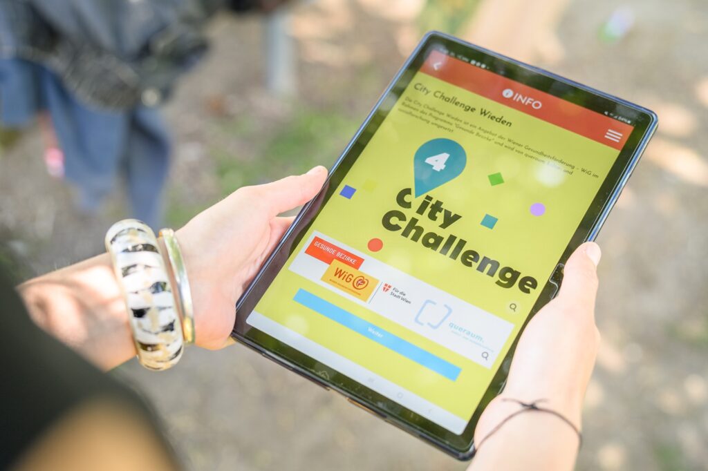 Mit der App Actionbound selbstständig den Bezirk erkunden. © WiG/Klaus Ranger