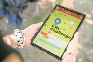 Mit der App Actionbound selbstständig den Bezirk erkunden. © WiG/Klaus Ranger