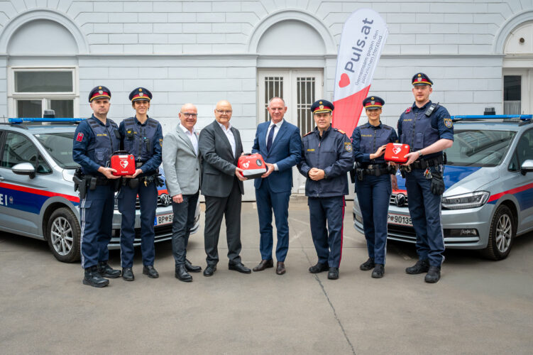 Polizei rettet täglich Leben: Mehr als 400 Defi-Einsätze
