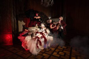 Der Sommernachtsball verspricht eine Nacht zwischen Eleganz und Theatralik. © Mark Völker
