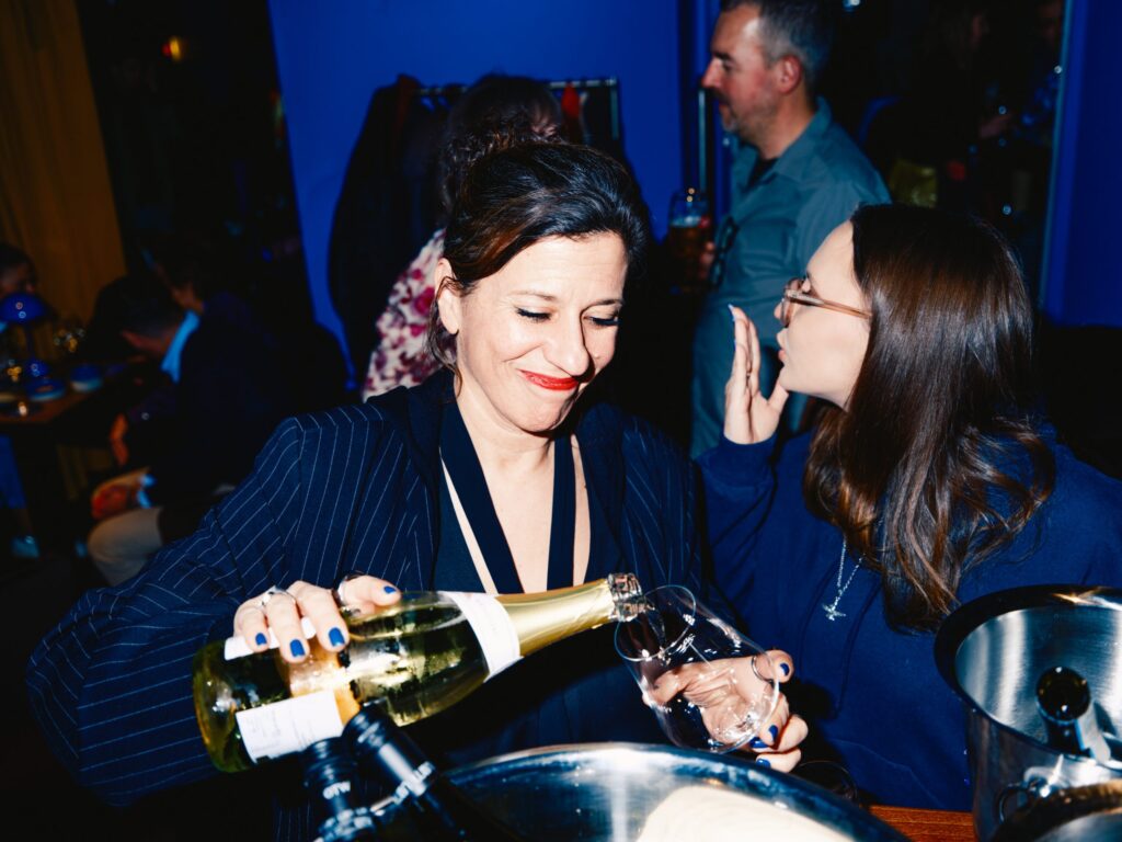 Madame is expecting you: Pricklender Schampus und persische Happen verwöhnen den Gaumen. © Tim Cavadini