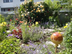 Wienerinnen und Wiener hegen und pflegen mit viel Leidenschaft ihre Gartenparadiese.© Wohnservice Wien/Ludwig Schedl
