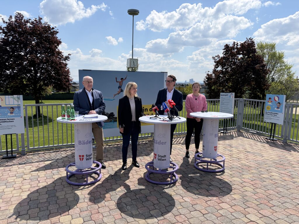 Hubert Teubenbacher, Stefanie Lamp, Jürgen Czernohorszky und Jing Hu (v.l.) © Berger