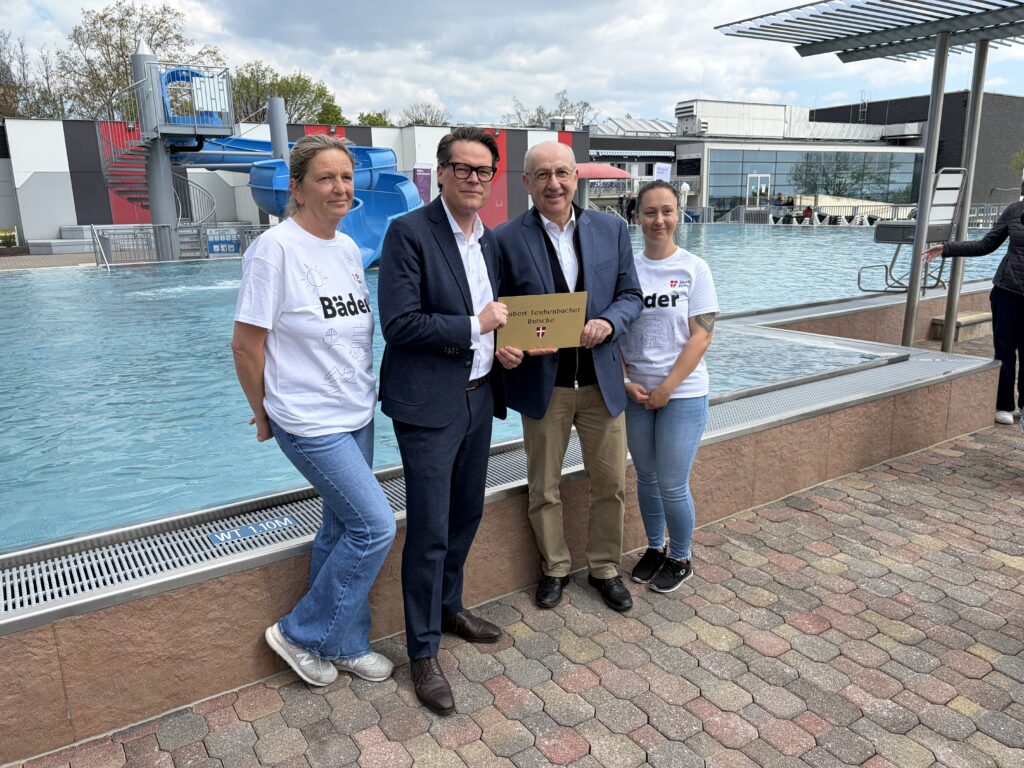 Die neue Rutsche im Ottakringer Bad wurde nach dem langjährigen Bäderchef Hubert Teubenbacher benannt © Berger