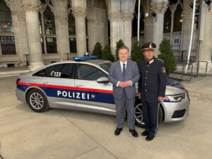 BM Michael Ludwig und Landespolizeipräsident Gerhard Pürstl (r.) präsentierten das Maßnahmenpaket © Berger
