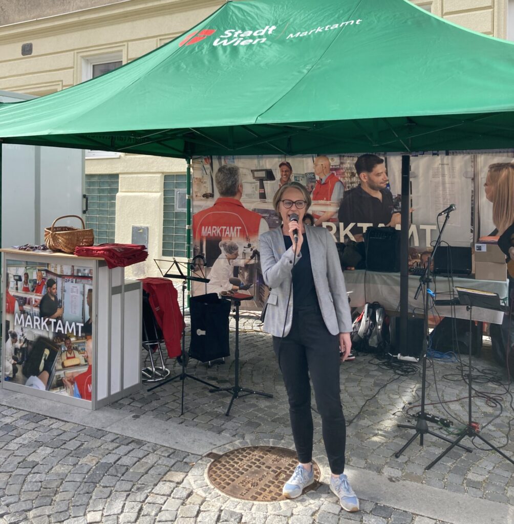 Bezirksvorsteherin Michaela Schüchner freut sich auf das Frühlingsfest mit Sprechstunde am Matznermarkt (Bild: BV 14).