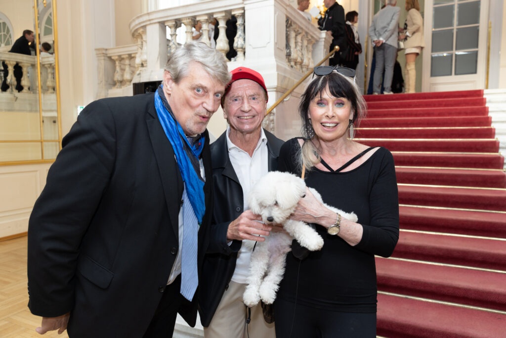 Goldenes Verdienstzeichen der Republik Österreich an Gerda Rogers