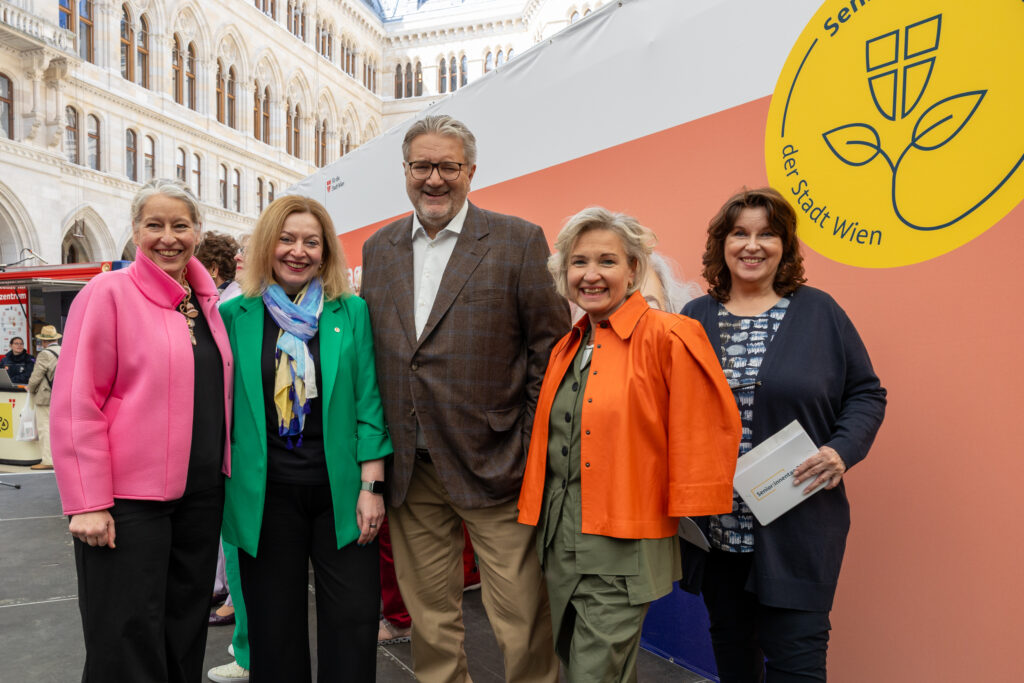 Sozialstadtrat Peter Hacker, NEOS Gemeinderätin und Generationensprecherin Arabel Bernecker-Thiel, FSW-Geschäftsführerin Anita Bauer, Senior:innenbeauftragte der Stadt Wien Sabine Hofer-Gruber. @ FSW