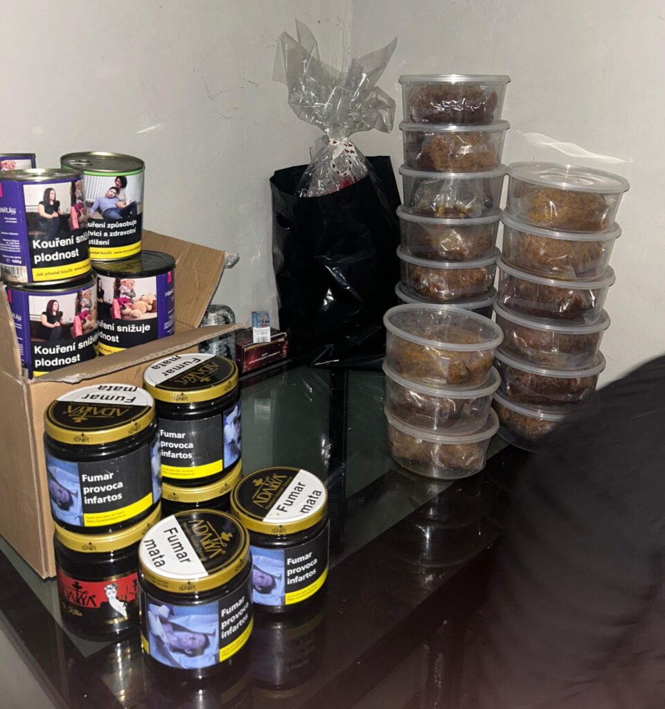 80 Kilo illegaler Shisha-Tabak von Einstzkräften entdeckt (Bild: Gruppe Sofotmaßnahmen).